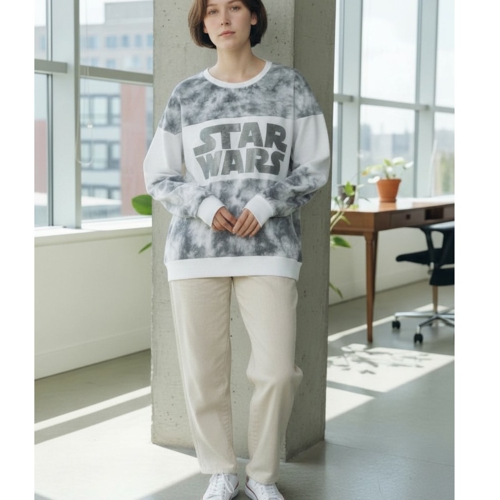Her Universe Star Wars Tie Dye Graphic Sweatshirt Women's Size Medium-Oversized‎